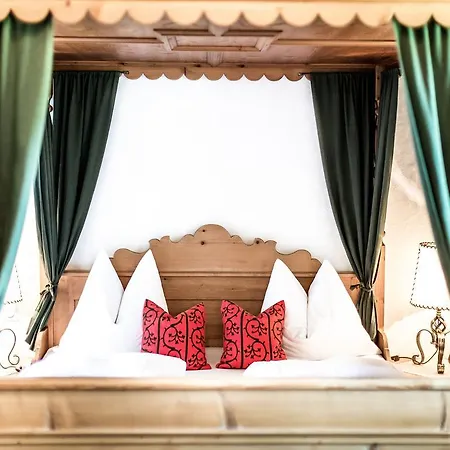 Salzburg Holznerwirt Hotel 4*