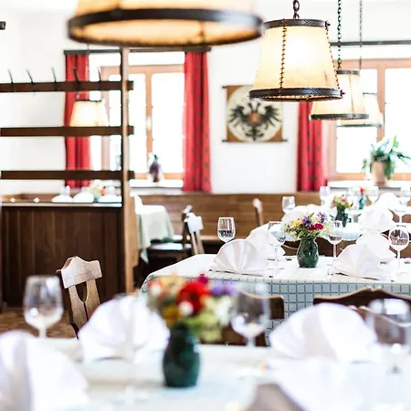 Salzburg Holznerwirt Szálloda 4*