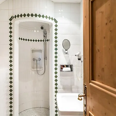 Hotel Salzburg Holznerwirt 4*
